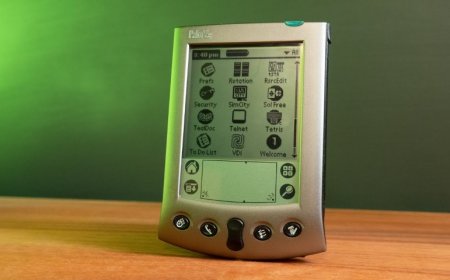NostalTech: The Palm Pilot and the PDA That Learned to Stay Out of the Way